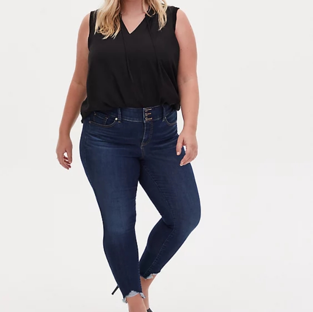 TORRID BLACK DOBBY CHIFFON PLEATED TANK, size 0